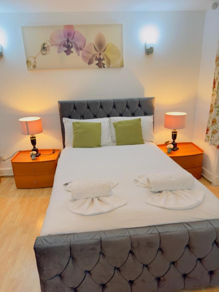Bright Budget Studio Apartment In Central Лондон Екстер'єр фото