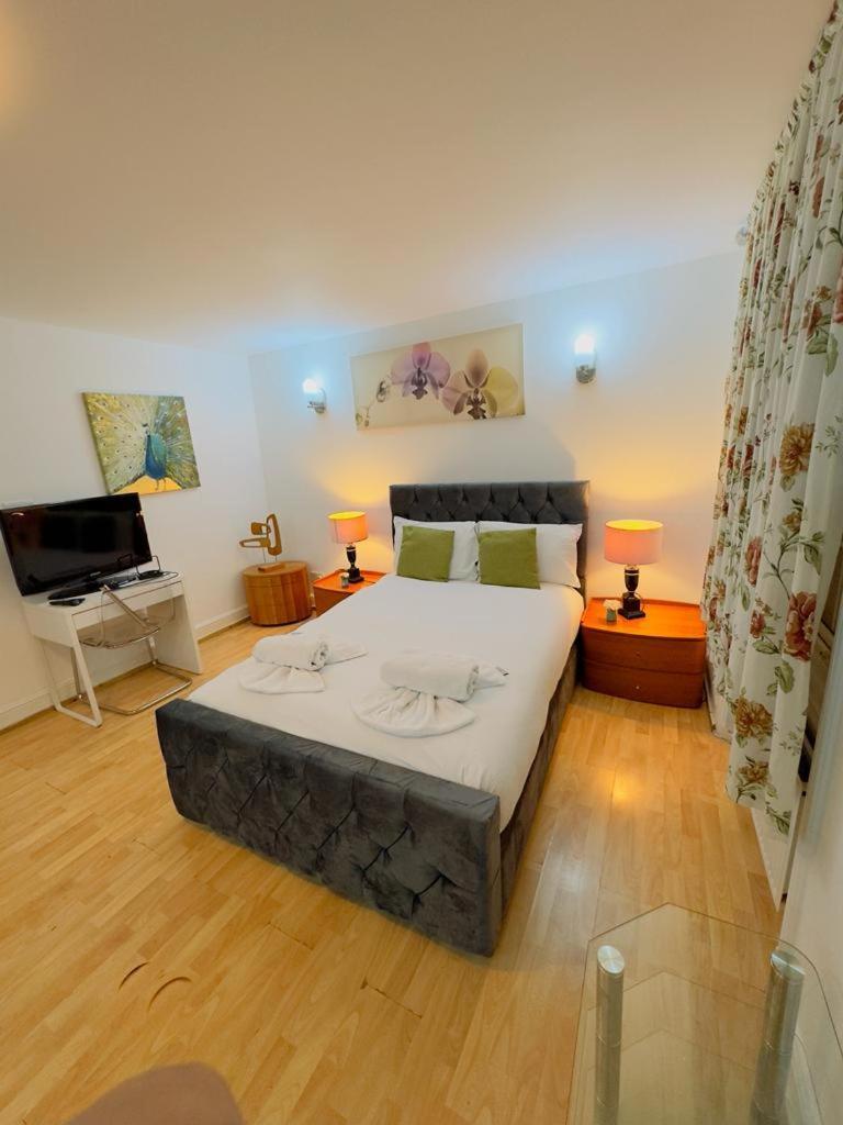 Bright Budget Studio Apartment In Central Лондон Екстер'єр фото