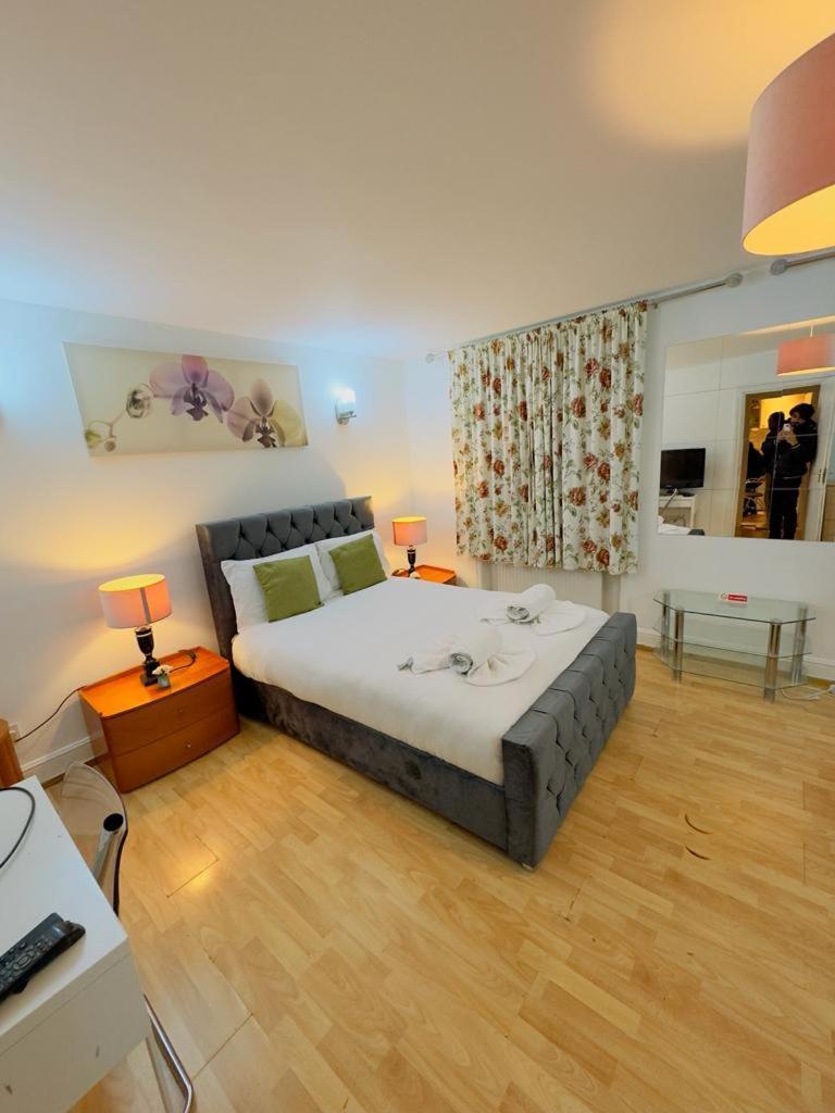 Bright Budget Studio Apartment In Central Лондон Екстер'єр фото