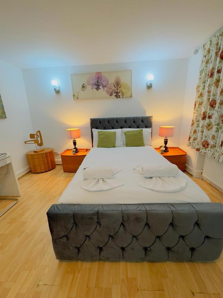 Bright Budget Studio Apartment In Central Лондон Екстер'єр фото